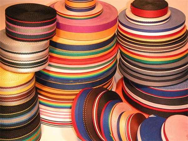 為什么丙綸長(cháng)絲制成的地毯受歡迎？