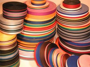 為什么丙綸長(cháng)絲制成的地毯受歡迎？